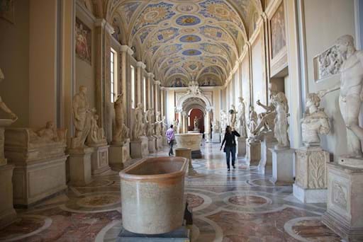 Vatican gallery with statues 